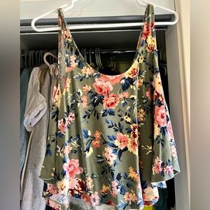 Cropped tank. American Eagle.